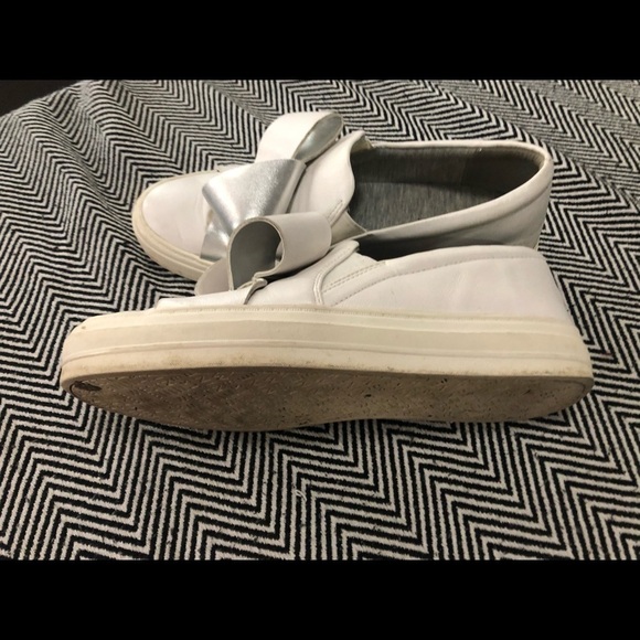 Nine West white sneakers with bow..6.5 - Picture 4 of 4